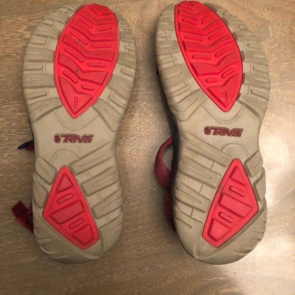 Teva Velcro river sandals like new - Picture 5 of 6